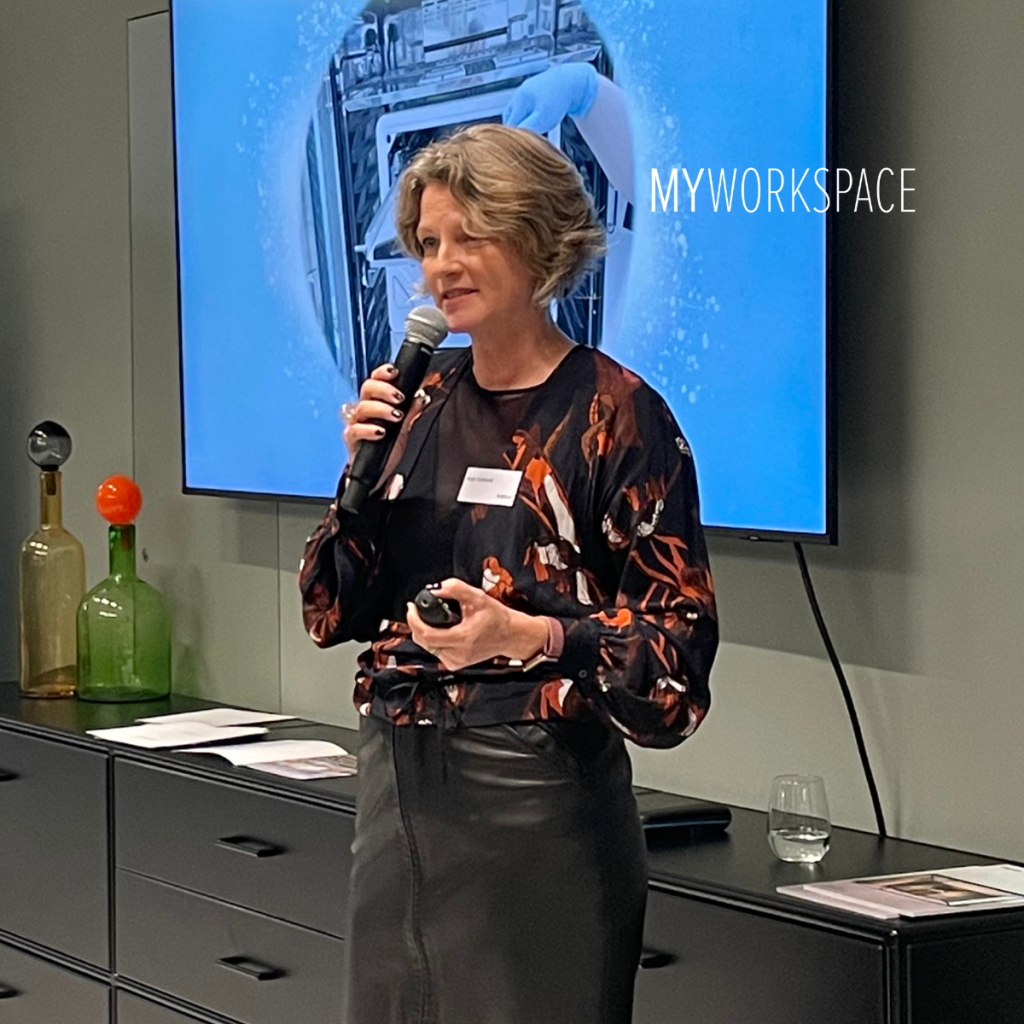 Bei der Eventserie NE(X)TWORK 2024 von MYWORKSPACE by Lyreco hat Trendexpertin Birgit Gebhardt skizziert, wie das Büro der Zukunft mit künstlicher Intelligenz aussehen könnte.