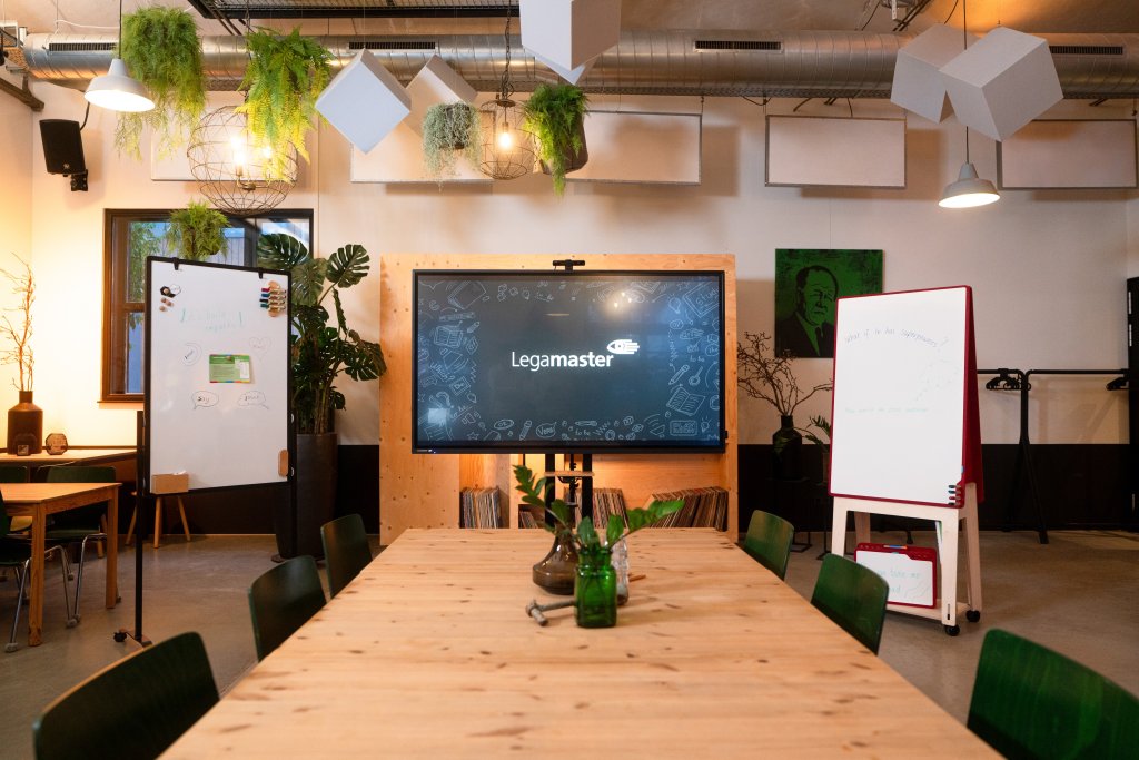 Unsere Experten von MYWORKSPACE unterstützen Sie dabei, die ideale Technik- und Medienausstattung für Ihre Meetingräume zu finden - individuell an Ihre Bedürfnisse angepasst. Wie Beispielsweise die Bildschirme unseres Partners Legamaster.