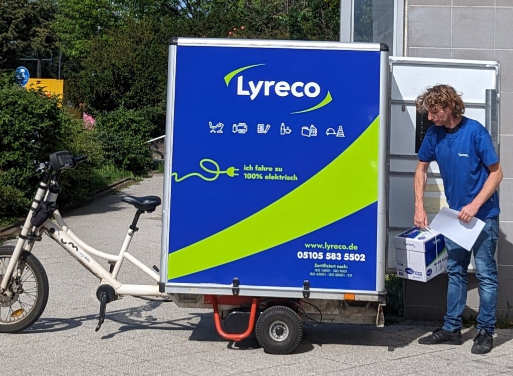In Berlin liefert Lyreco das Eigenmarken-Papier sowie andere Produkte seit Juni mit dem Lastenfahrrad aus.