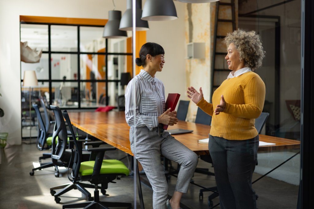 Psychologische Sicherheit im Team ist ein wichtiger Erfolgsfaktor, um Innovationen und Fortschritt im Unternehmen voranzutreiben. Ein enger Austausch von Führungskraft mit einzelnen Teammitgliedern ist dabei essenziell.