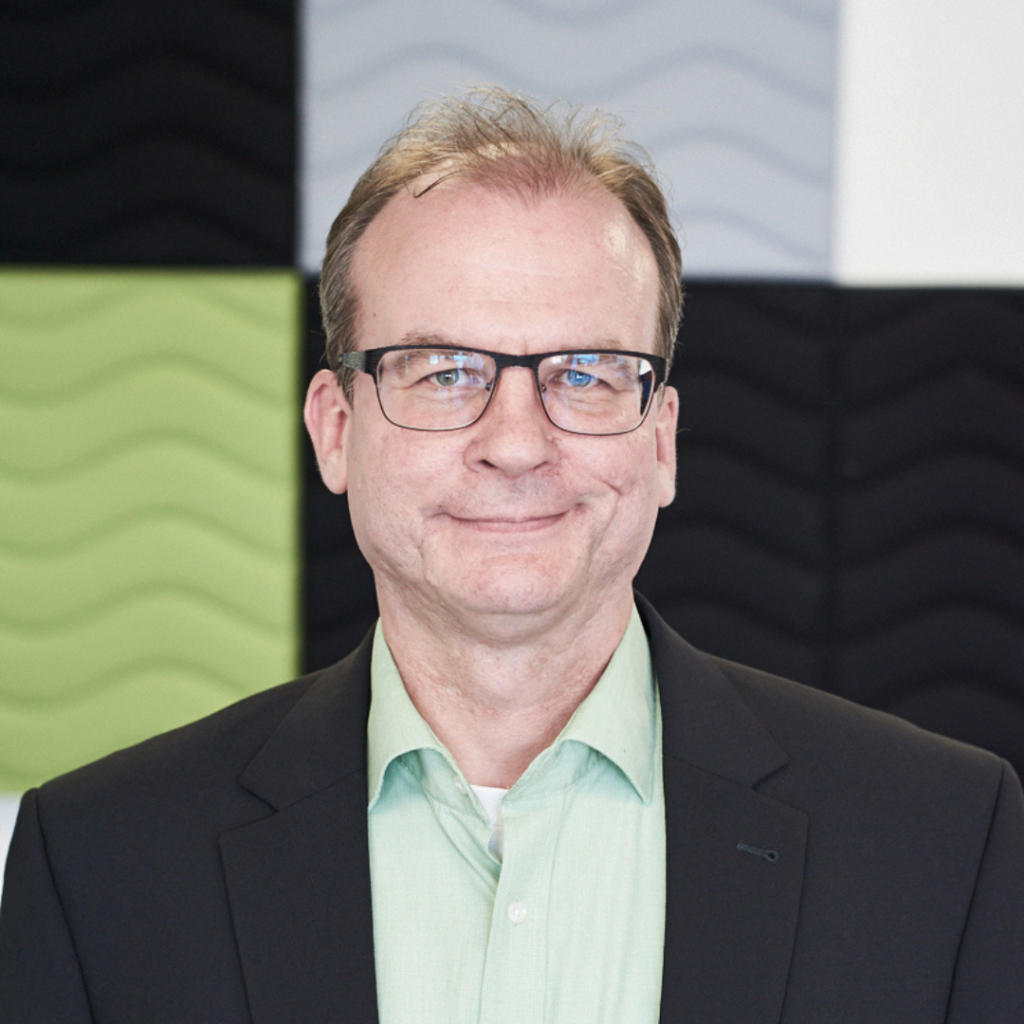 Oliver Bader, technischer Leiter bei PREFORM - einem Partner von MYWORKSPACE by Lyreco, erklärt im Interview, worauf es bei der Akustik in der Bürogestaltung eines Großraumbüros ankommt.