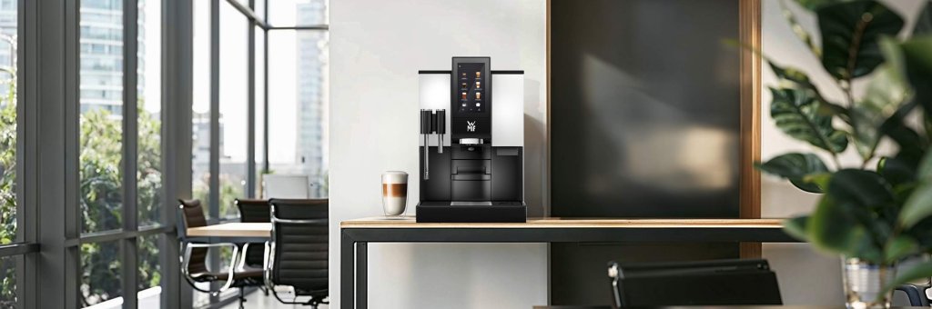 Die ganzheitlichen Kaffeelösungen von Lyreco vereinen WMF Vollautomaten, Kaffee, Snacks und Zubehör – für besten Kaffeegenuss in Ihrem Büro.